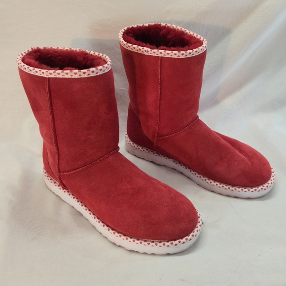 UGG Shoes - UGG Women's Size 11 Classic Short Hearts Red Hot Shearling Lined Boots